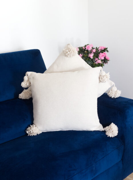 Coussin pompon beige coussin berbere