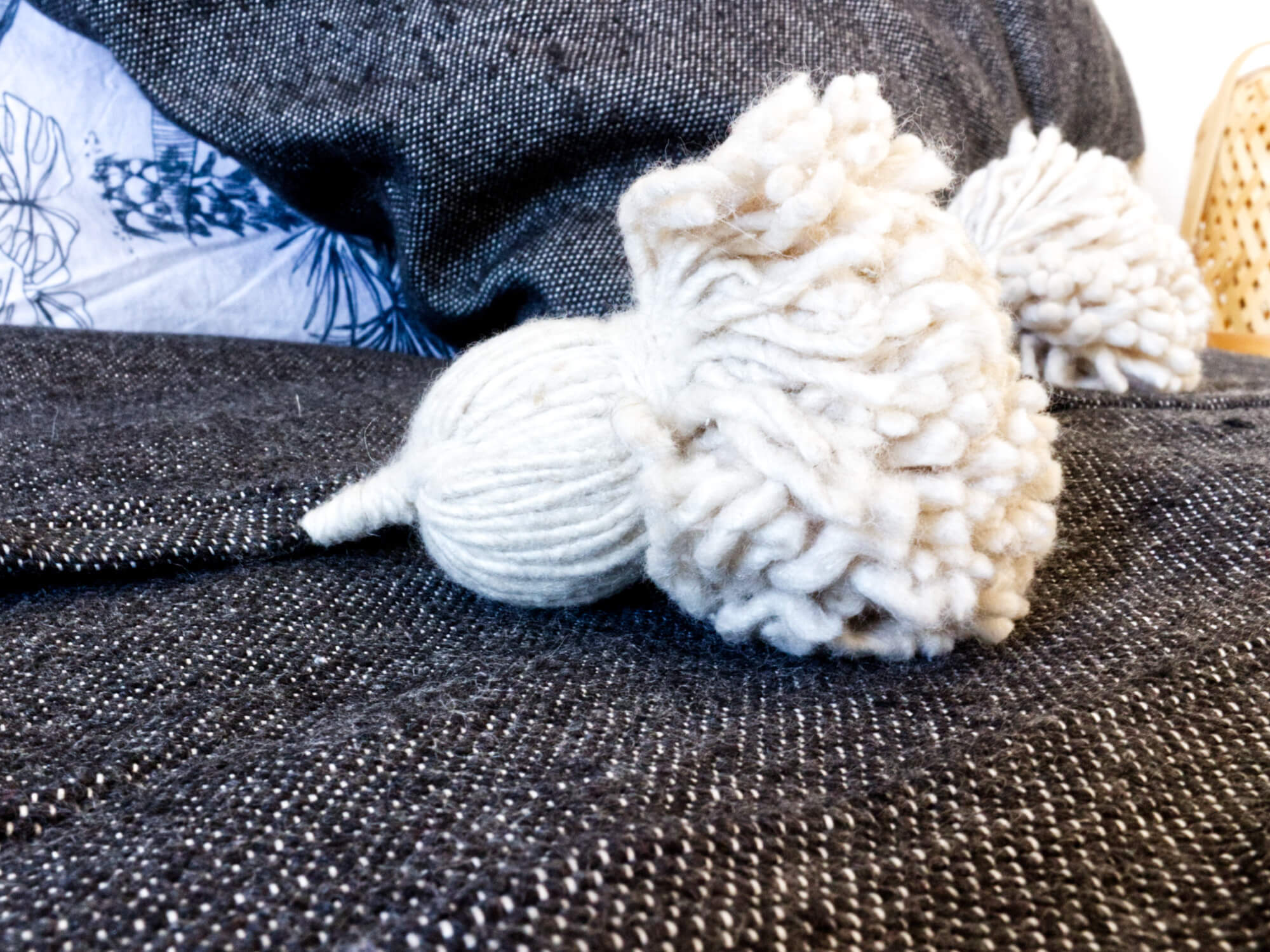 Les plaids pompon - Bulle de laine