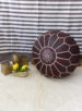 Pouf marocain en cuir marron foncé