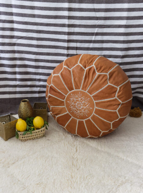 Pouf marocain en cuir marron clair