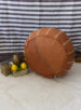 Pouf marocain en cuir marron clair