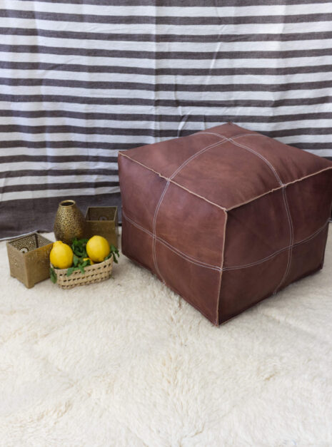 Pouf marocain carré en cuir marron foncé